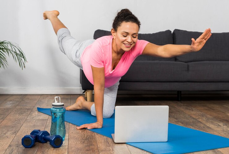 picture showing woman doing bird dog exercise