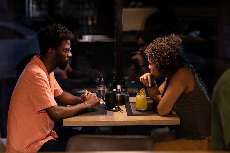 Picture showing people on a date