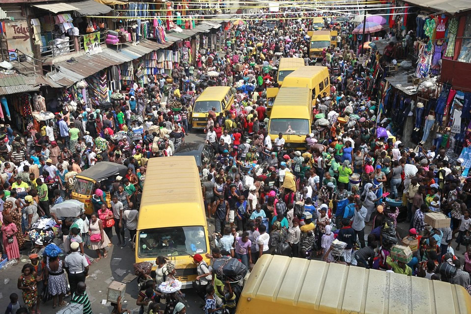 picture showing activities in Balogun market, lagos