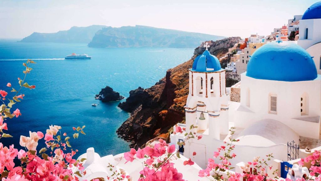 picture showing Santorini, Greece as one of the places you should see before you die